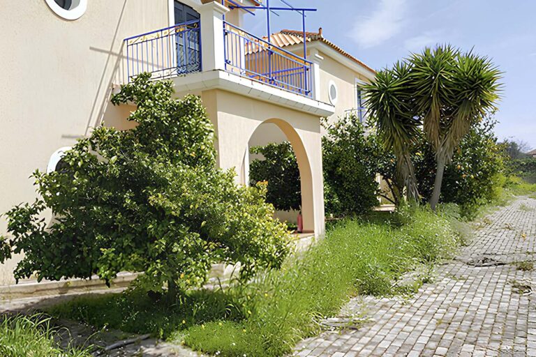 2009-1-residence-complex-outside