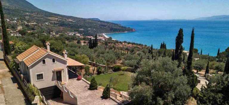 Villa rental for summer holidays at Lourdata