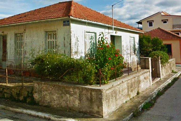 house-2876-corner house