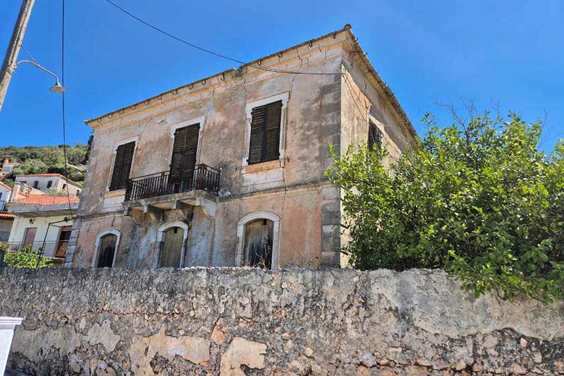 3296-house-view of the house