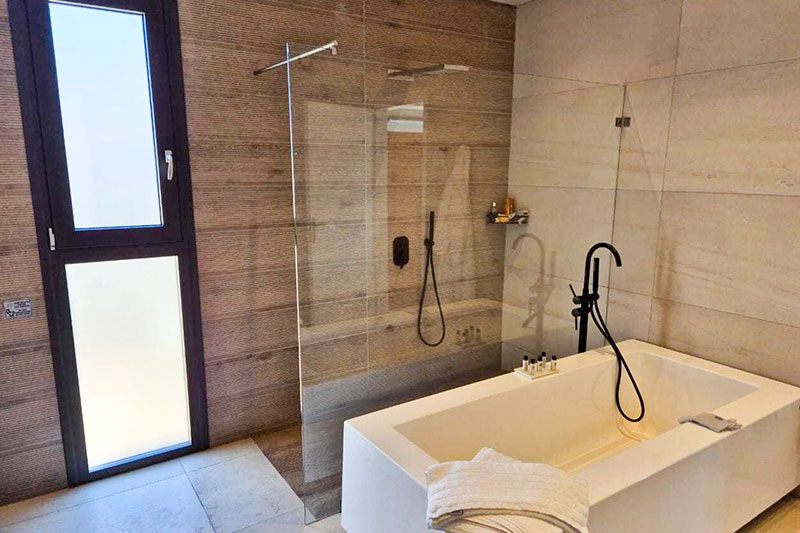 villa-3340-view of the bathroom