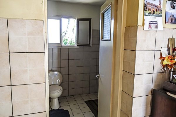 1992-02-bathroom