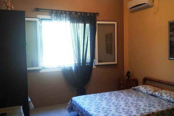 view of the first bedroom of the house in Minies - property id 2249