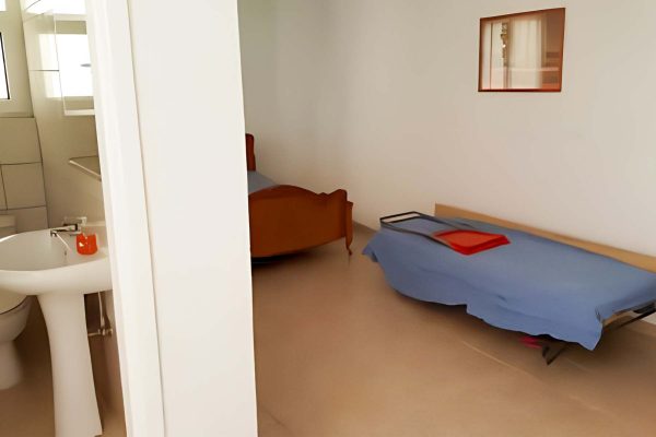 πλαϊνή όψη κρεβατοκάμαρας της κατοικίας στην Πάστρα - Κωδ. Ακινήτου 2083