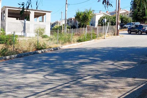 plot-Argostoli-2135-on a main road