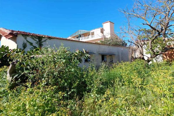 house-3043-view of the property