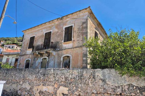 3296-house-view of the house