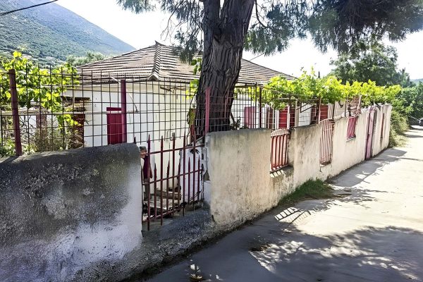 Περιφραγμένο ακίνητο στα Μακριώτικα - Κωδ. Ακινήτου 1993