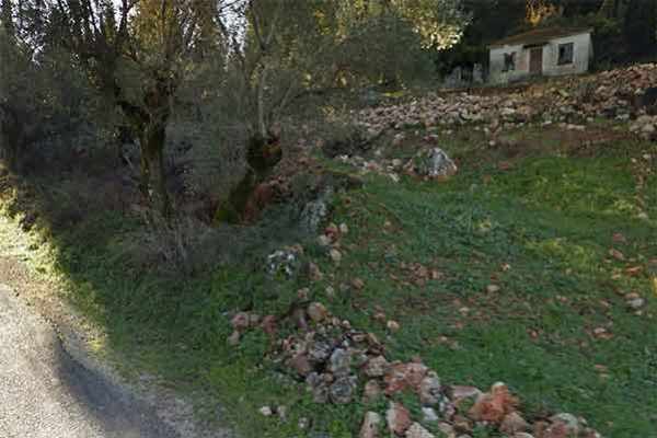 A plot with a house is for sale in St George’s Castle, Kefalonia