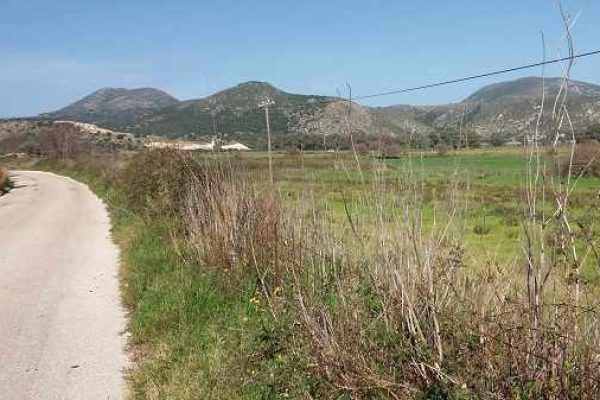 A 14,000 sq.m parcel is for sale in Lixouri, in Kefalonia