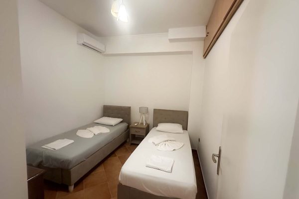 side view of the bedroom of the apartment in Skala - property id 3371