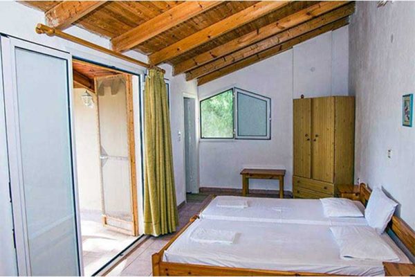 kateleios-2581-konta stin paralia