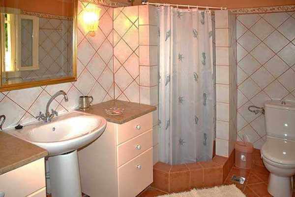 exquisite villa-2081-second bathroom