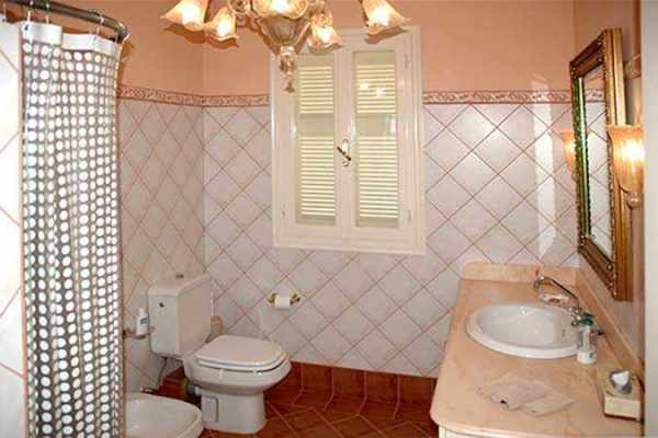 exquisite villa-2081-first bathroom