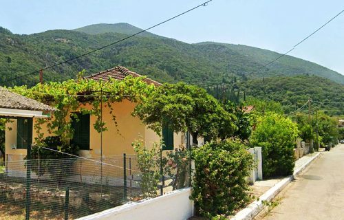 House with a garden in Sami - property id 3347