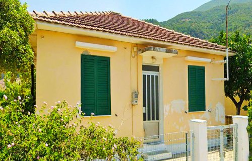 Άποψη εισόδου κατοικίας στη Σάμη - Κωδ. ακινήτου 3347