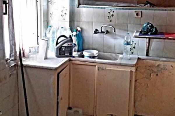 house-1995-kitchen