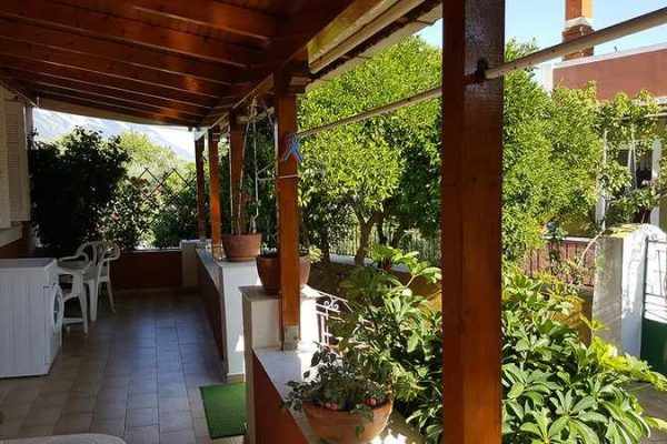 detached house-2089-view of the porch