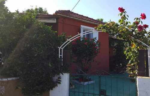 detached house-2089-view of the house and garden