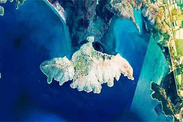 Petalas island-2304-ideal for tourist development