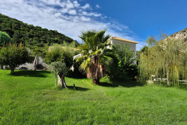villa with a large garden in Katelios - property id 3342