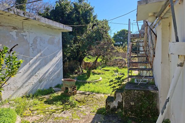metal stairs in the side of the house in Mihalitsata - property id 3361