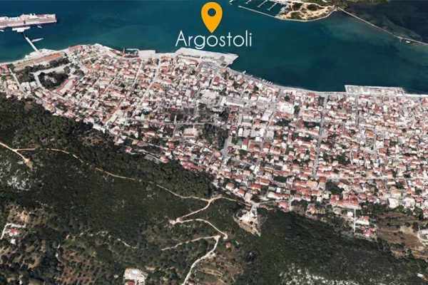 oikopedo-2038-konta sto Argostoli