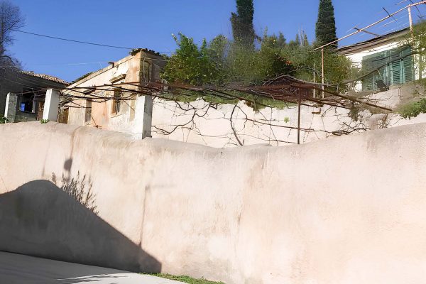 Fenced property in Svoronata - property id 2157