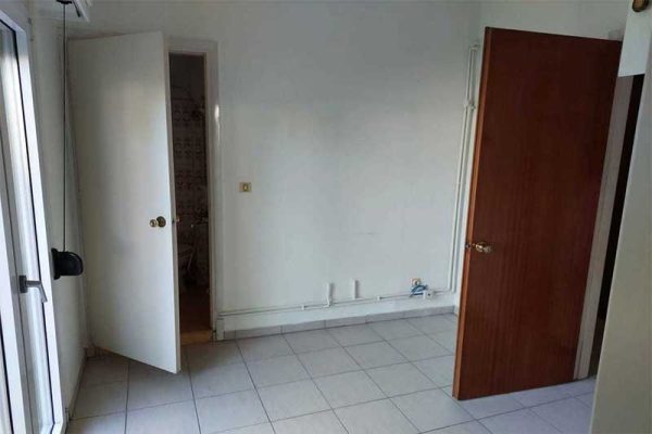rent-2921-view of the entrance