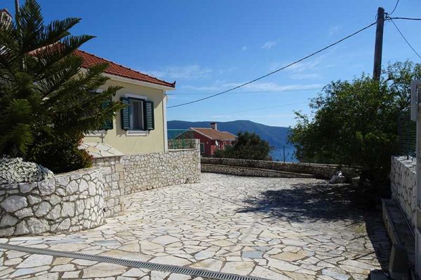 villa-2869-view of the yard