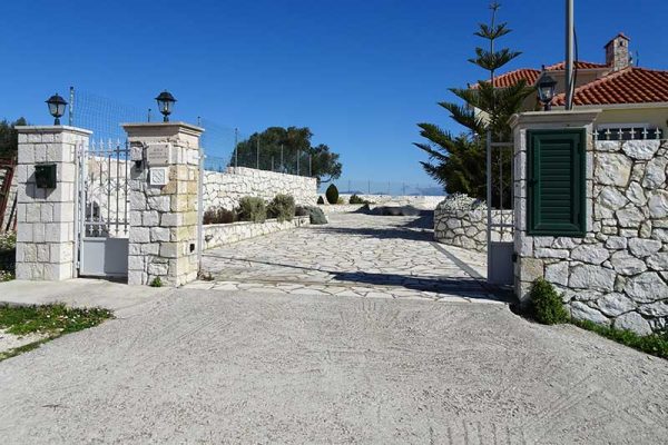 villa-2869-view of the entrance