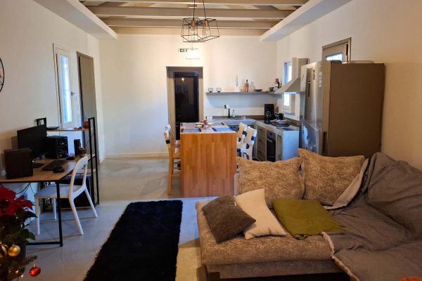 Ενιαίος χώρος κουζίνα - σαλόνι της κατοικίας στα Σπαρτιά - Κωδ. Ακινήτου 1968