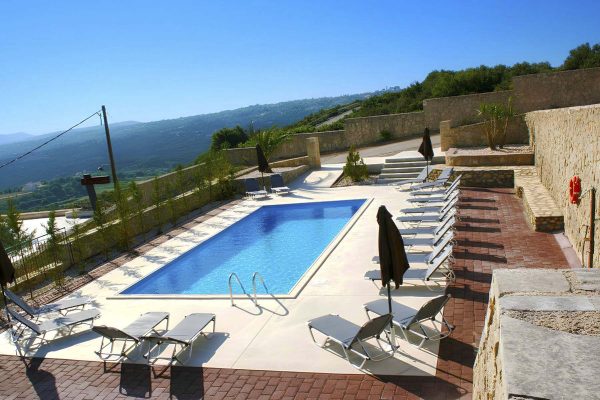 Άποψη πισίνας συκροτήματος στα Κομποθεκράτα - Κωδ. Ακινήτου 2156