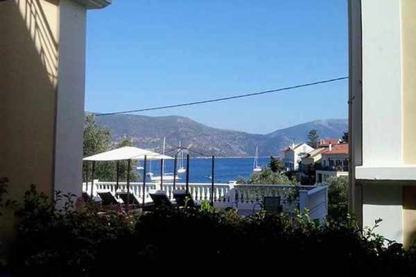 touristiki monada-2402-konta stin paralia