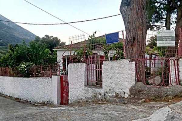 traditional house-1993-view of the house from the road