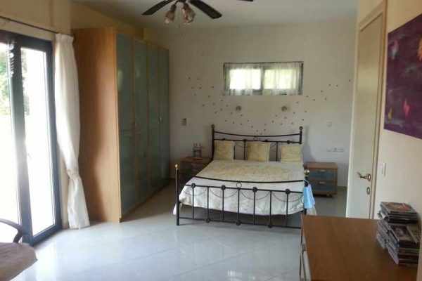 villa-2033-third bedroom