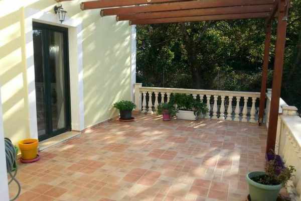 villa-2033-view of the exterior