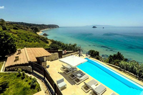 avithos-villas-2865-above the beach