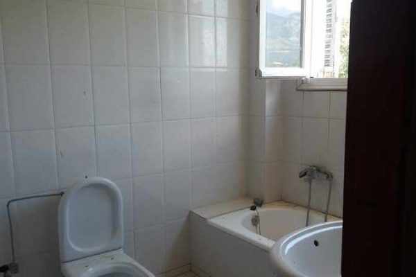 two houses-2224-bathroom